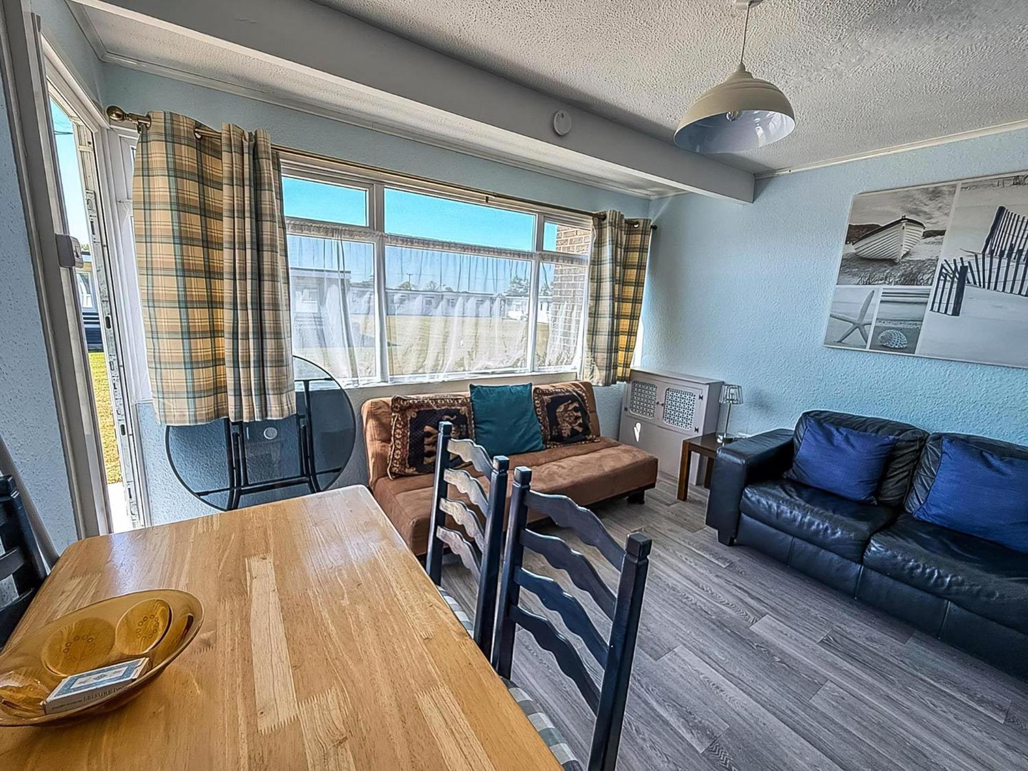 Lovely 4 Berth Chalet For Hire At California Sands In Norfolk Ref 52350Cs Scratby Kültér fotó